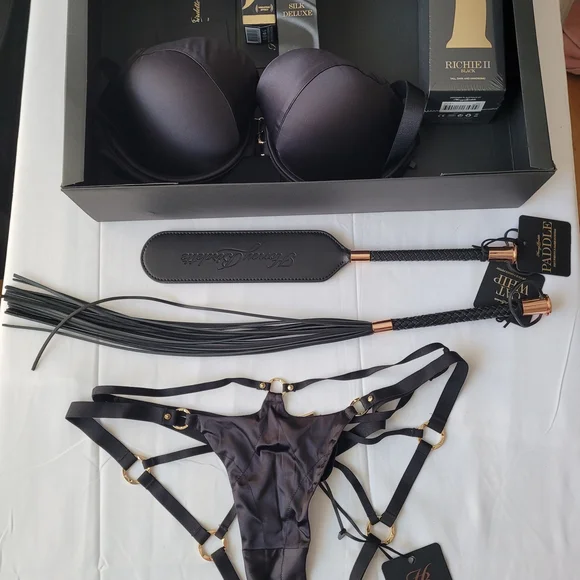 Honey Birdette Black Intimates Set - Picture 14 of 15